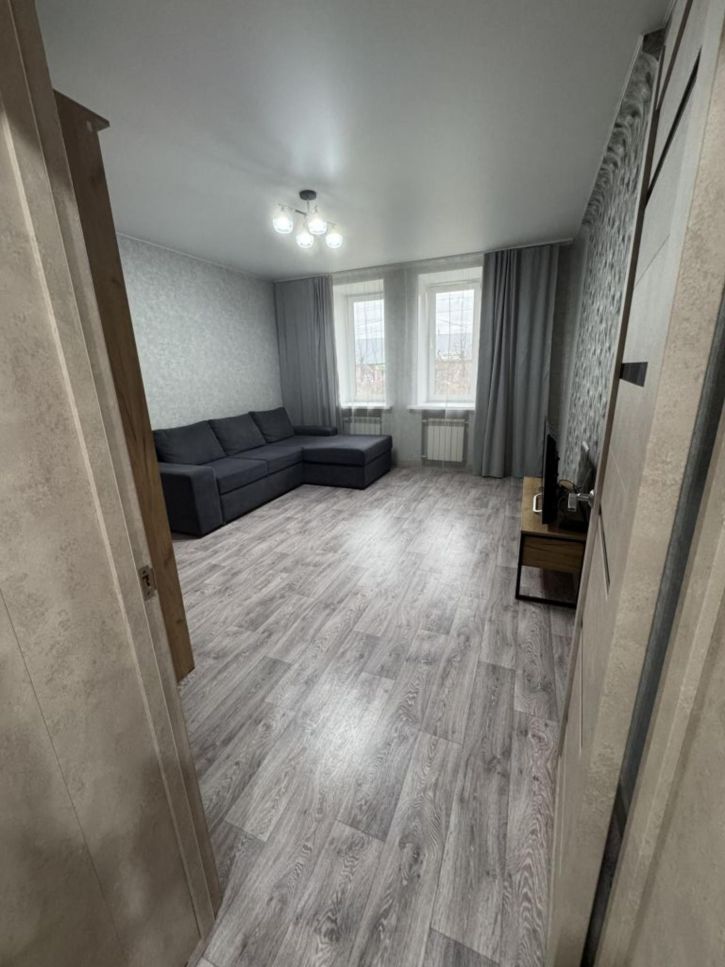 2-комн квартира Московская 1-я ул, 28