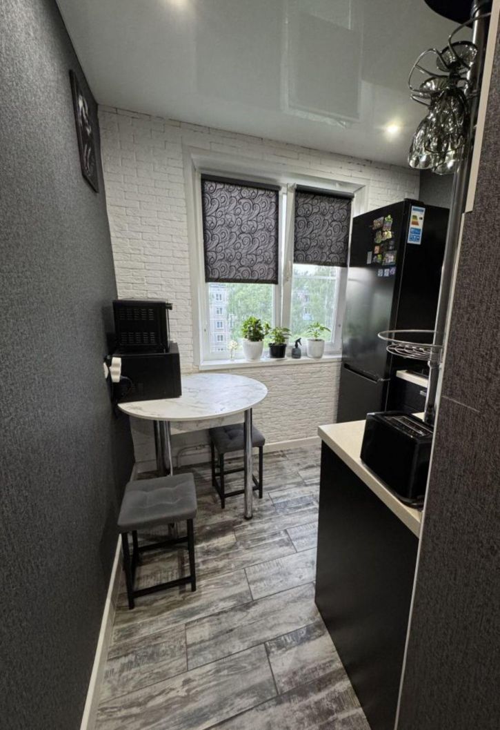 2-комн квартира Строителей ул, 7
