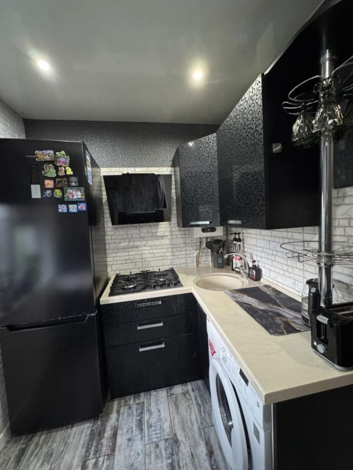 2-комн квартира Строителей ул, 7