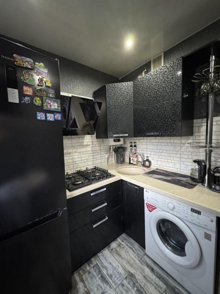 2-комн квартира Строителей ул, 7